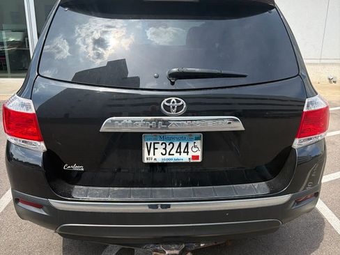 Used 2012 Toyota Highlander FWD w/ Tech Pkg image 4