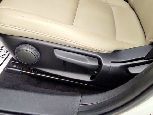 Used 2019 MAZDA MAZDA3 Hatchback FWD image 10