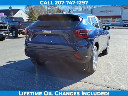 Used 2024 Chevrolet Trax LS w/ LS Convenience Package image 5
