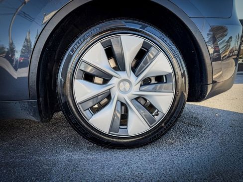 Used 2021 Tesla Model Y Long Range image 6