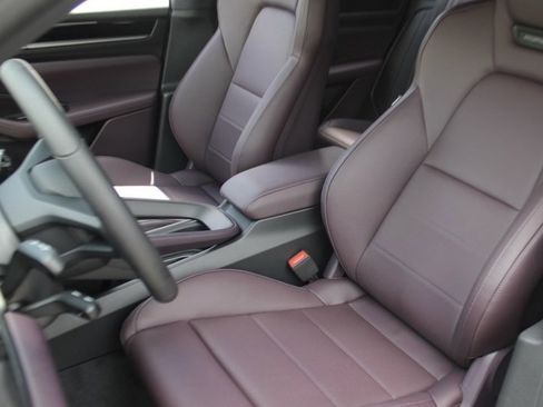 Used 2025 Porsche Macan Electric image 5