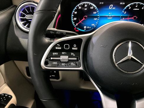 Used 2023 Mercedes-Benz GLB 250 4MATIC image 24