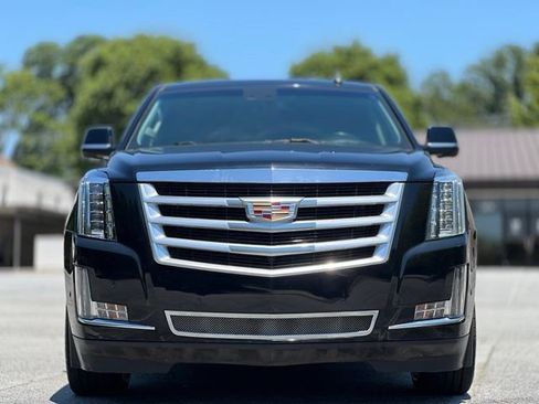 Used 2018 Cadillac Escalade ESV Premium Luxury RWD image 2