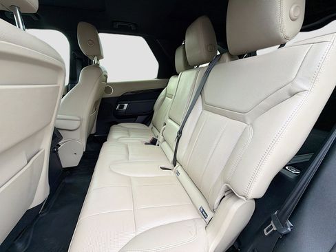 Used 2019 Land Rover Discovery SE image 21