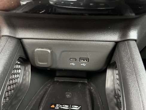 Used 2025 Chevrolet TrailBlazer RS w/ Convenience Package AWD/4WD image 36