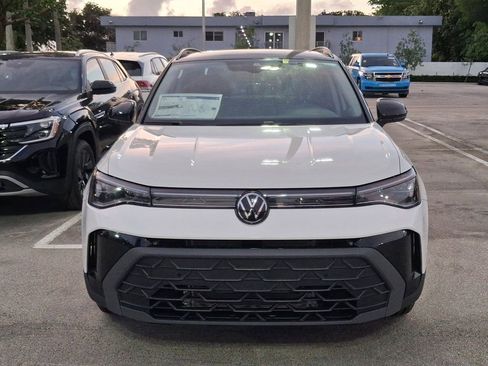 New 2026 Volkswagen Taos SE FWD image 2
