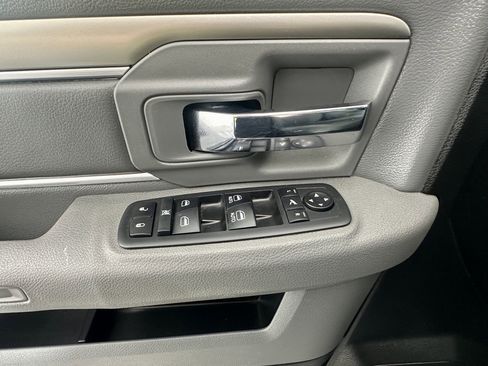 Used 2019 RAM 1500 Classic SLT w/ Luxury Group AWD/4WD image 14