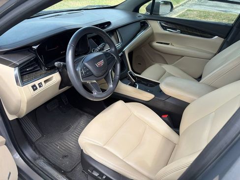 Used 2017 Cadillac XT5 FWD image 4