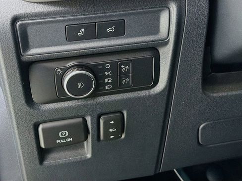 Used 2022 Ford Expedition XLT image 12