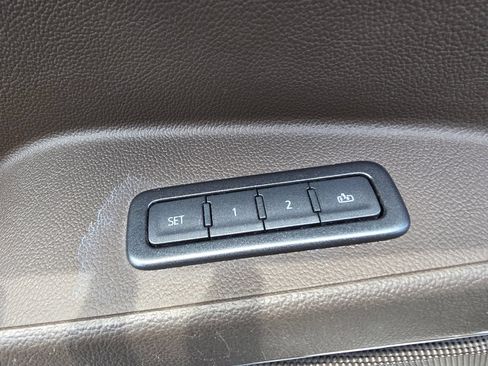 Used 2020 Chevrolet Suburban Premier AWD/4WD image 25