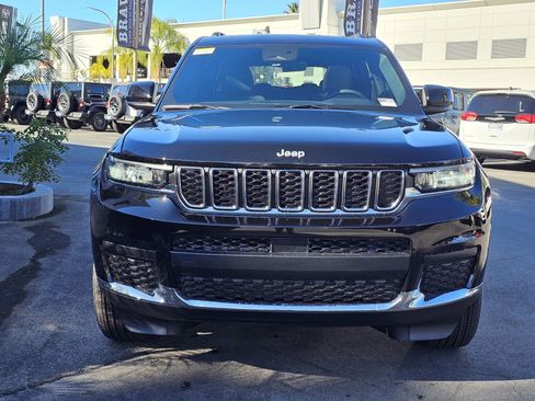 New 2025 Jeep Grand Cherokee L Laredo image 2