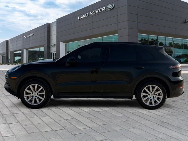Used 2021 Porsche Cayenne w/ Premium Package AWD/4WD image 2