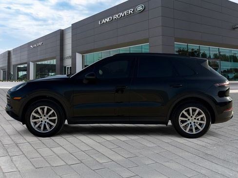 Used 2021 Porsche Cayenne w/ Premium Package AWD/4WD image 2