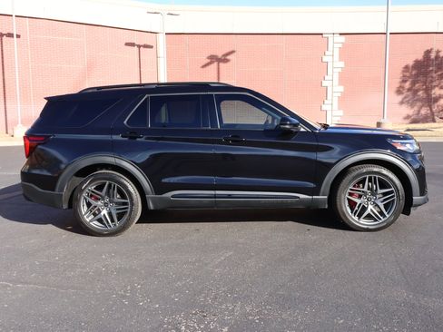Used 2025 Ford Explorer ST image 36