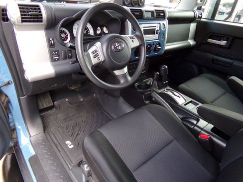 Used 2011 Toyota FJ Cruiser 4WD w/ Convenience Pkg image 26