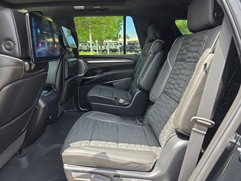 Certified 2025 Cadillac Escalade V w/ LPO, ONYX Package AWD/4WD image 17