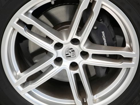 Certified 2025 Porsche Macan AWD/4WD image 11