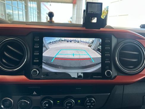 Used 2020 Toyota Tacoma TRD Sport AWD/4WD image 30