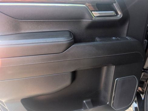 Used 2025 Chevrolet Silverado 1500 LT Trail Boss w/ LT Trail Boss Premium Package AWD/4WD image 38