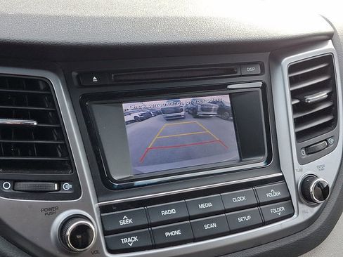 Used 2018 Hyundai Tucson SE image 17