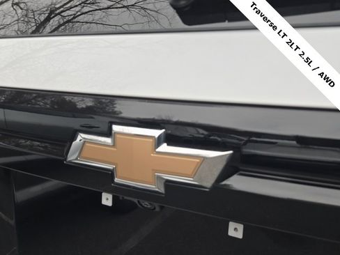 Used 2025 Chevrolet Traverse LT image 9