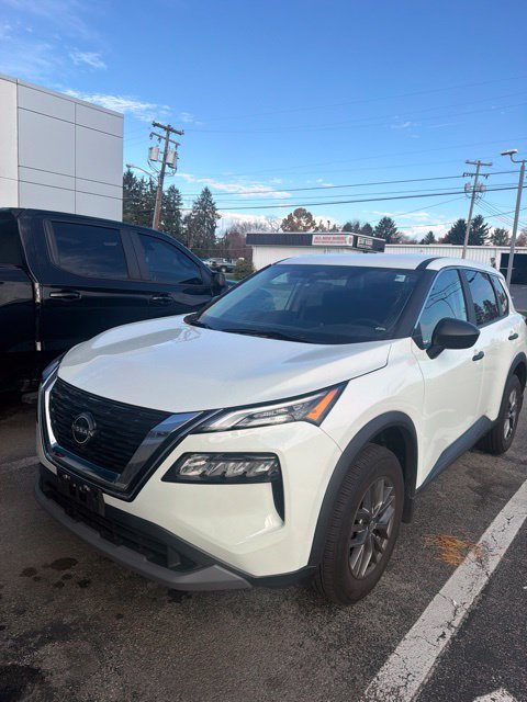 Used 2023 Nissan Rogue S AWD/4WD image 3