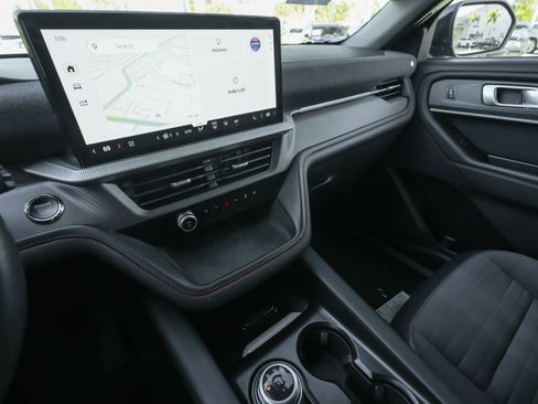 Used 2025 Ford Explorer ST-Line w/ ST-Line Street Pack image 21