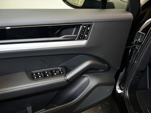 New 2026 Porsche Cayenne Coupe AWD/4WD image 5