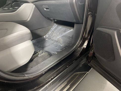 Used 2020 Toyota Highlander L image 32