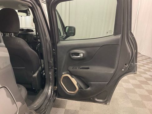 Used 2017 Jeep Renegade Latitude AWD/4WD image 25