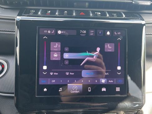 Used 2025 Jeep Grand Cherokee Laredo w/ Luxury Tech Group I AWD/4WD image 14