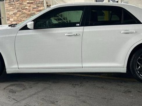 Used 2018 Chrysler 300 S image 5
