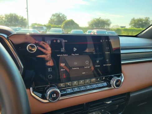 Used 2024 GMC Canyon AT4 w/ AT4 Premium Package image 20