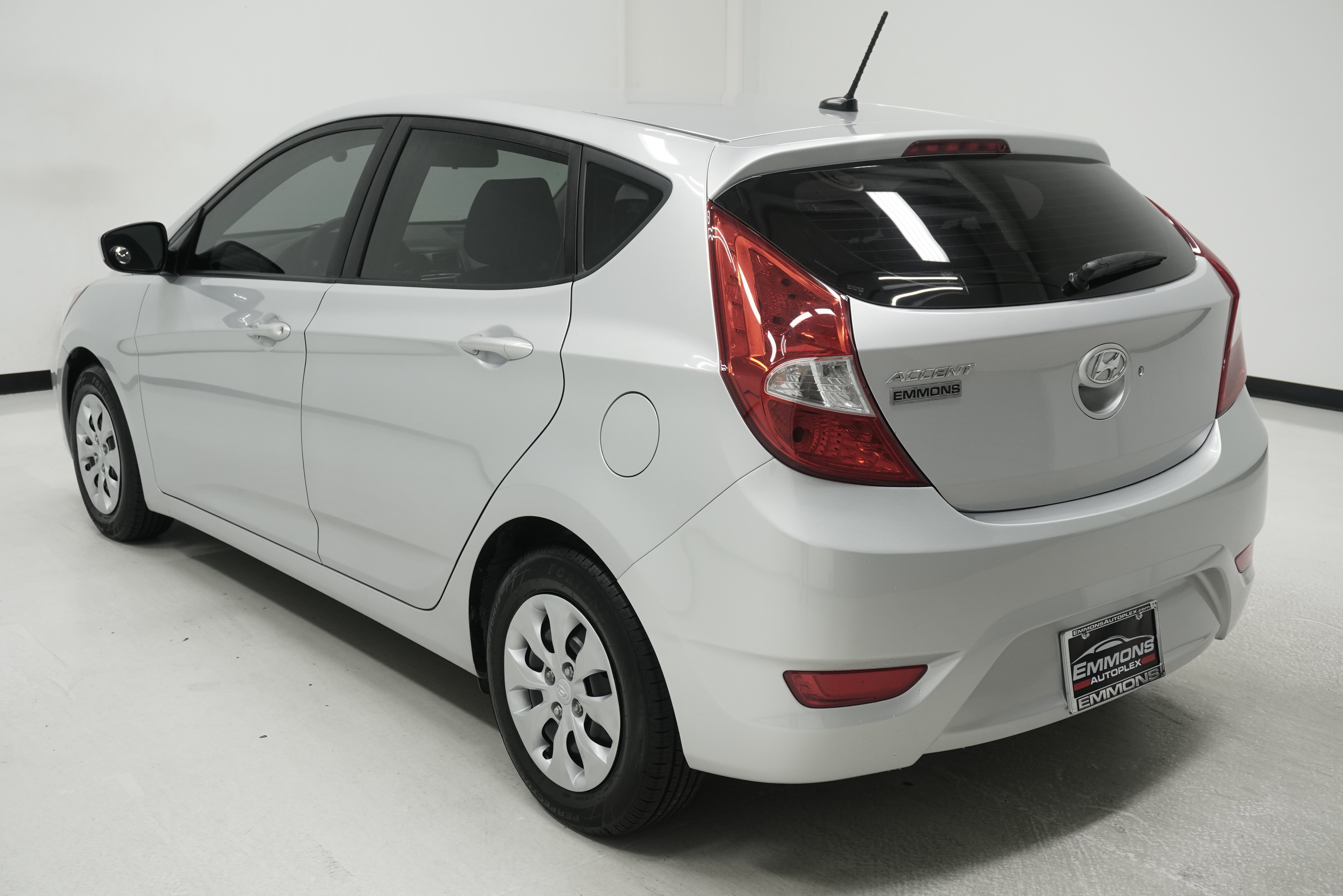 Used 2017 Hyundai Accent SE FWD image 6