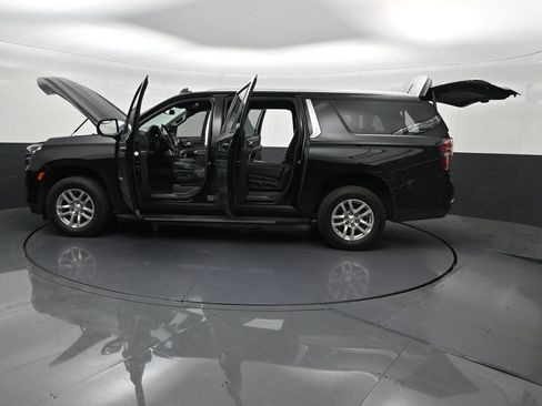 Used 2021 Chevrolet Suburban LT RWD image 35