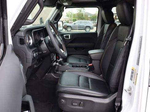 Used 2024 Jeep Wrangler Unlimited Sahara w/ Technology Group AWD/4WD image 11