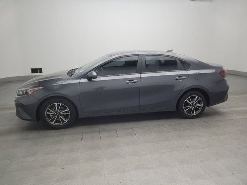 Used 2022 Kia Forte LXS w/ LXS Technology Package FWD image 2