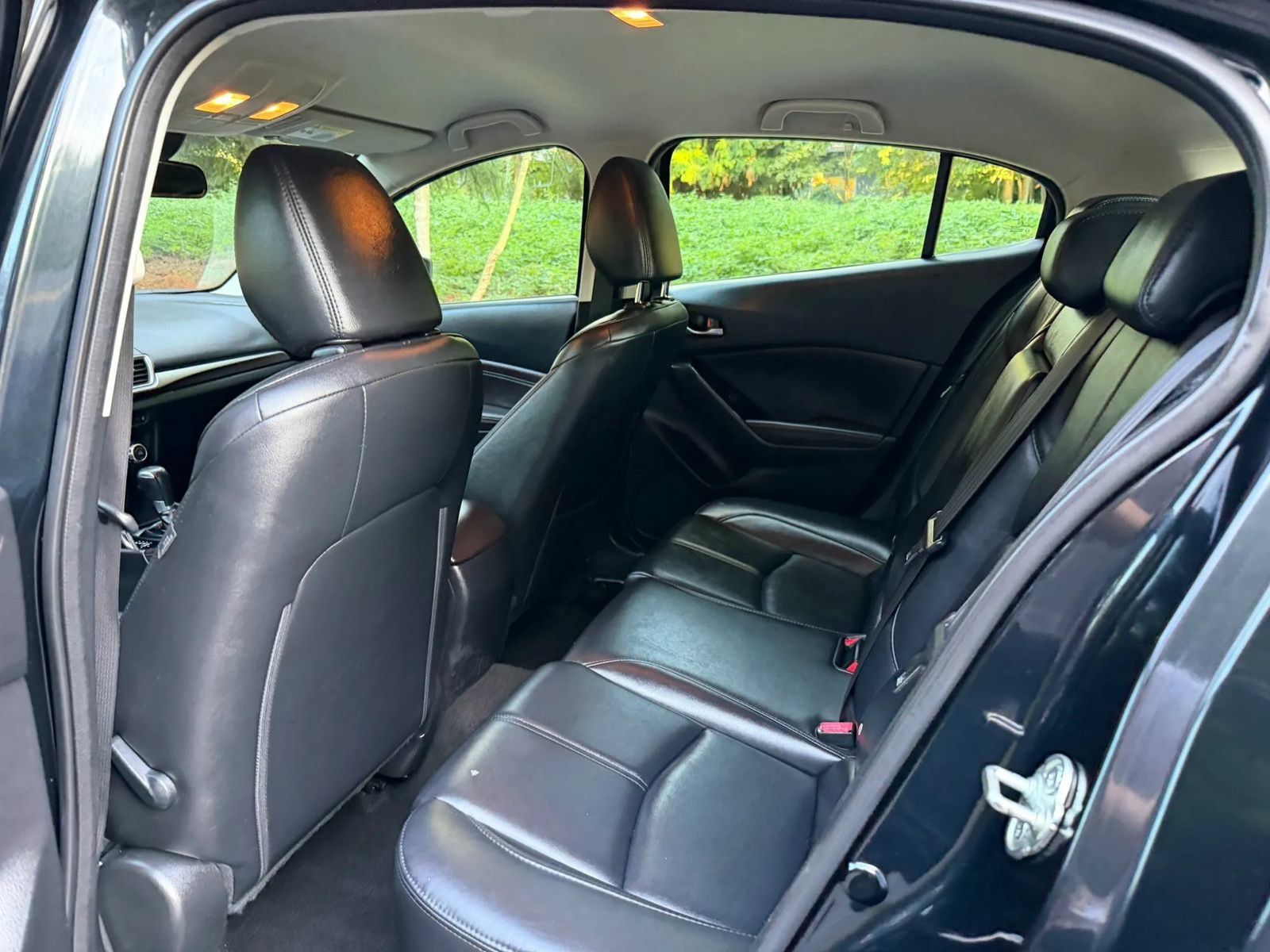 Used 2018 MAZDA MAZDA3 Touring FWD image 4