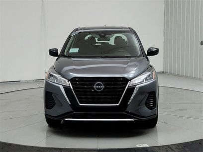 New 2025 Nissan Kicks Play S