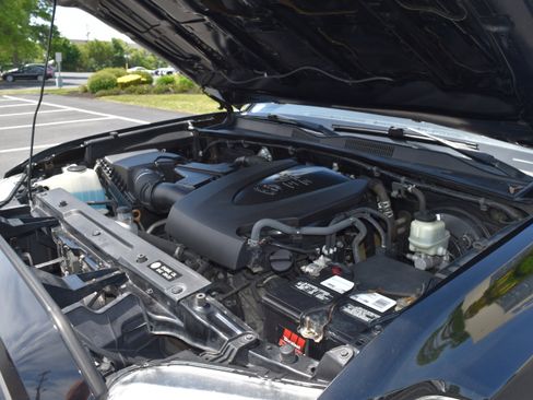 Used 2018 Toyota Tacoma SR5 RWD image 34