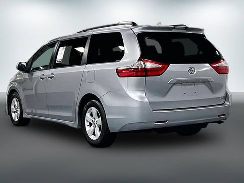Used 2018 Toyota Sienna LE FWD image 5