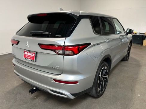Used 2023 Mitsubishi Outlander SE AWD/4WD image 3