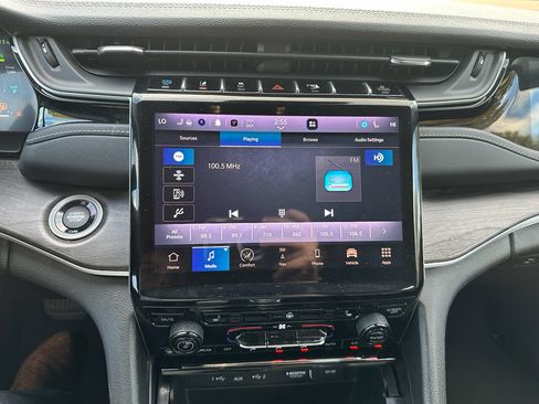 Used 2024 Jeep Grand Cherokee Limited 4xe image 11