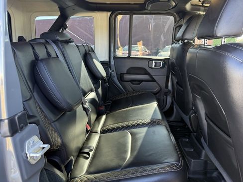 Used 2022 Jeep Wrangler Unlimited Sahara image 37