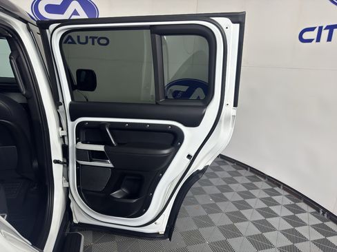 Used 2020 Land Rover Defender 110 HSE AWD/4WD image 38