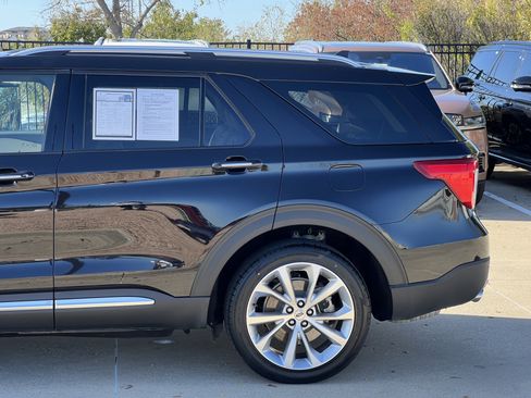 Used 2023 Ford Explorer Platinum w/ Technology Package image 6