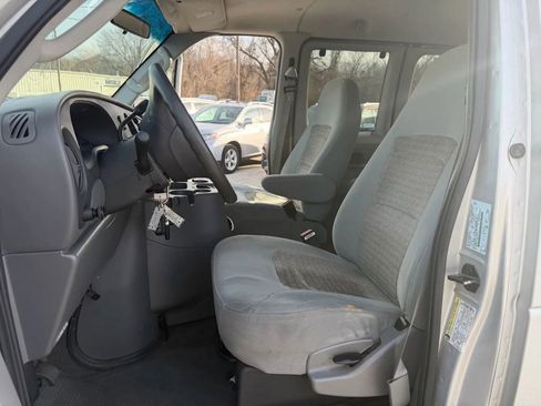 Used 2005 Ford E-350 and Econoline 350 XL image 12