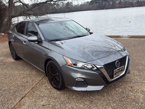 Used 2019 Nissan Altima 2.5 S image 2