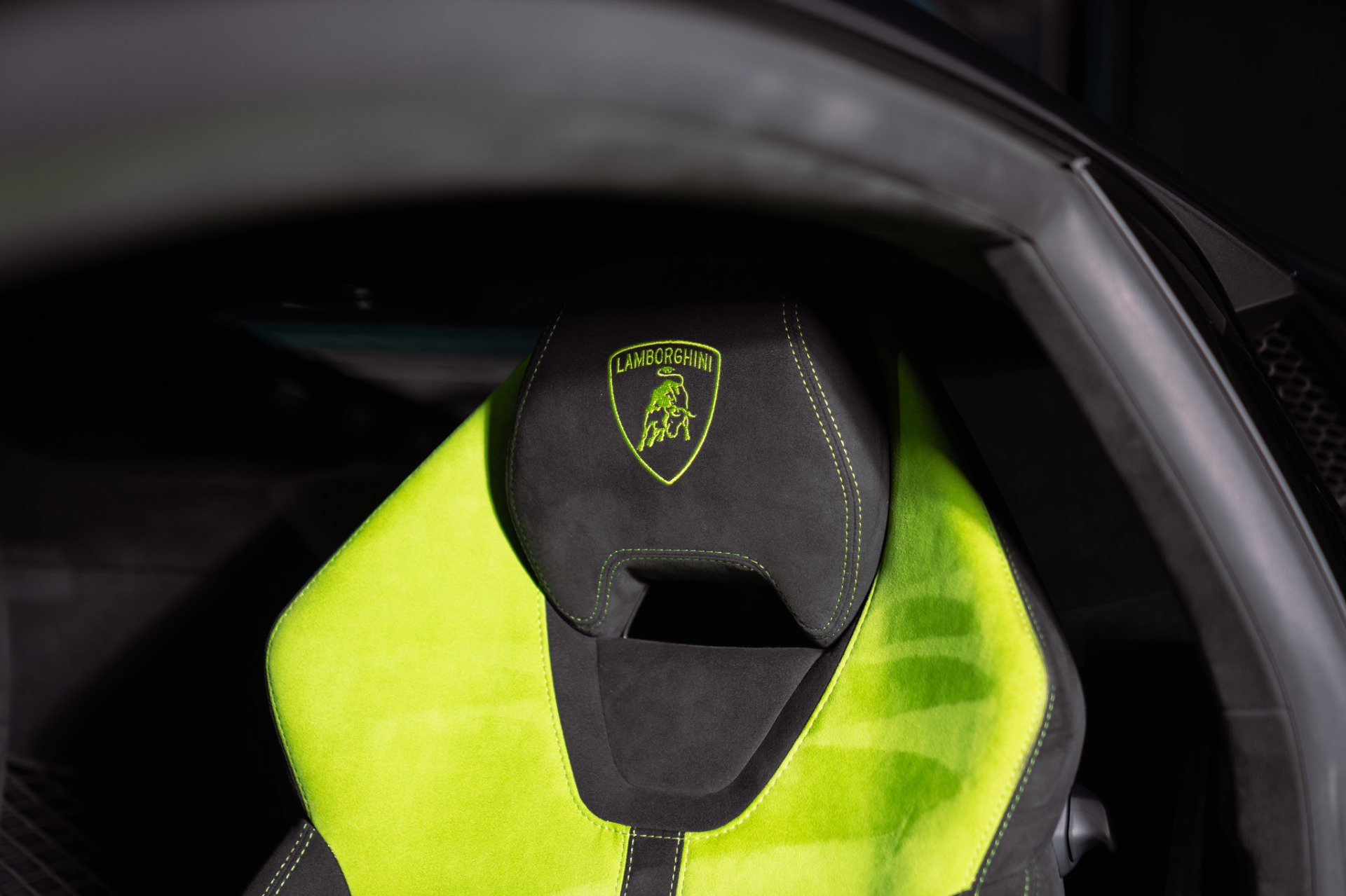 Used 2018 Lamborghini Huracan Performante AWD/4WD image 38