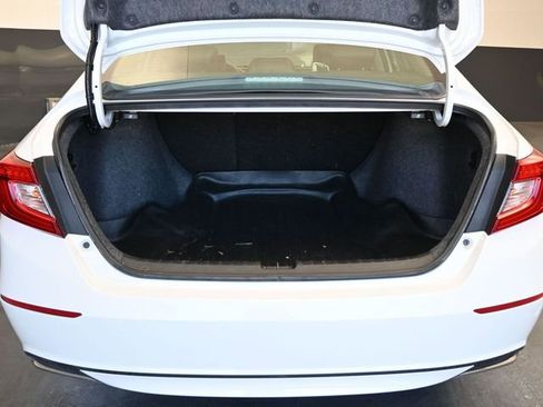 Used 2018 Honda Accord EX image 11